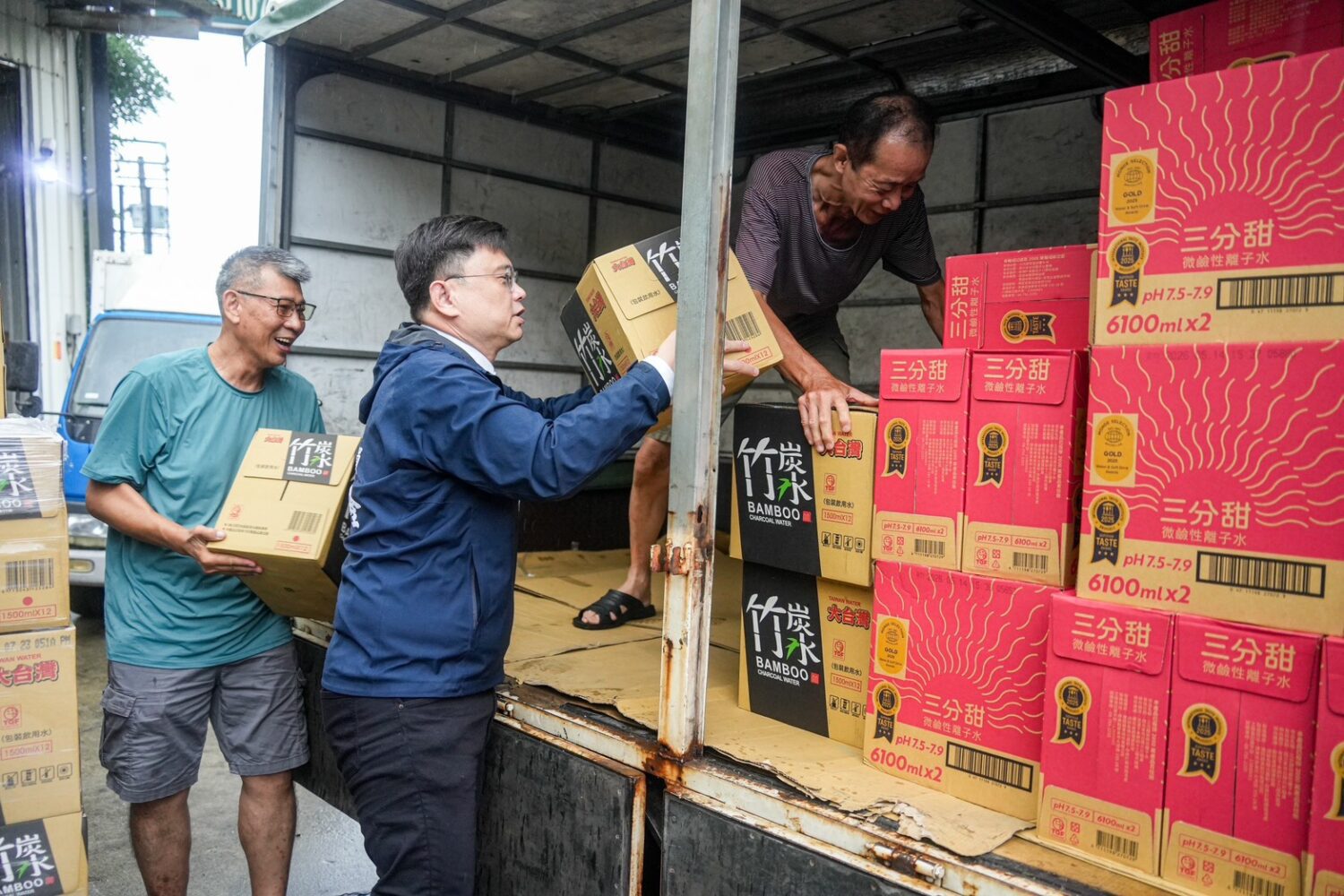 賴瑞隆捐出一月所得，全力支援高雄防災救災