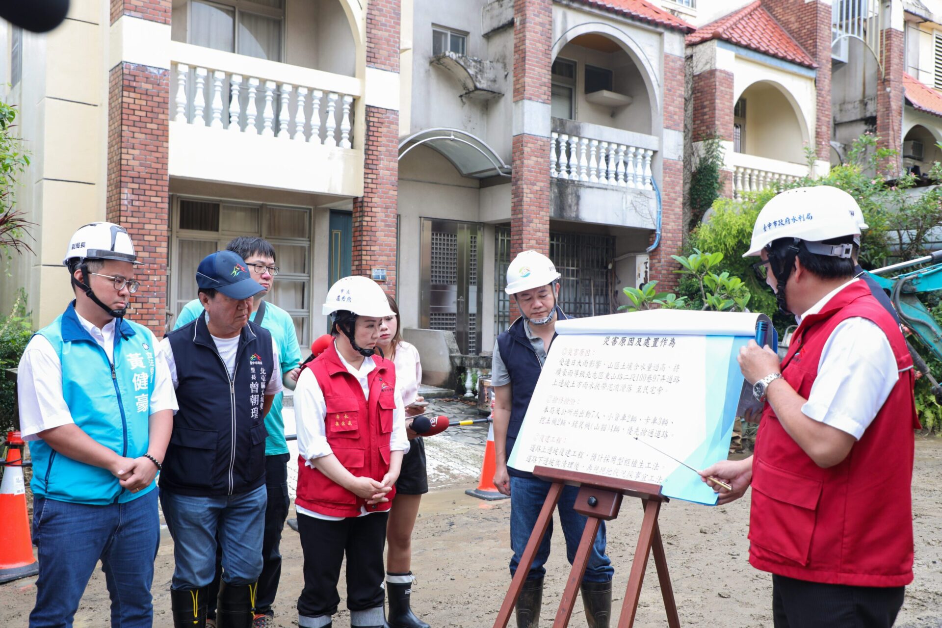 台中豪雨創13年紀錄　盧秀燕赴北屯、石岡勘災促速復建