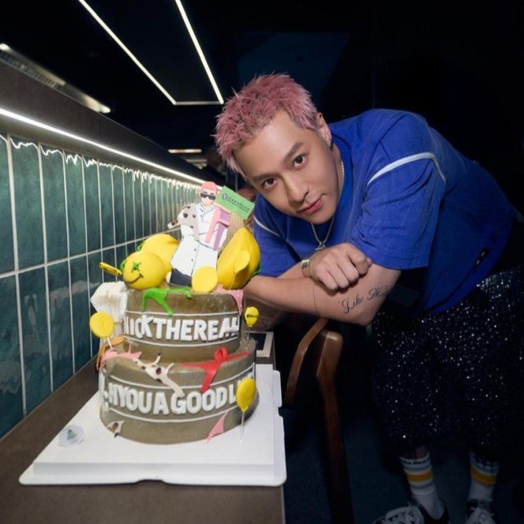 周湯豪唱到一半慶生37歲！出道15週年獲封「周晴男」