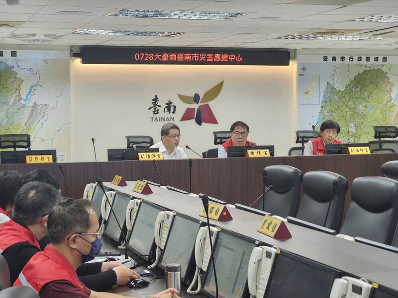 行政院雲嘉南災後復原前進指揮所 復原會議改協助降雨搶救災工作 行政院雲嘉南災後復原前進指揮所 復原會議改協助降雨搶救災工作