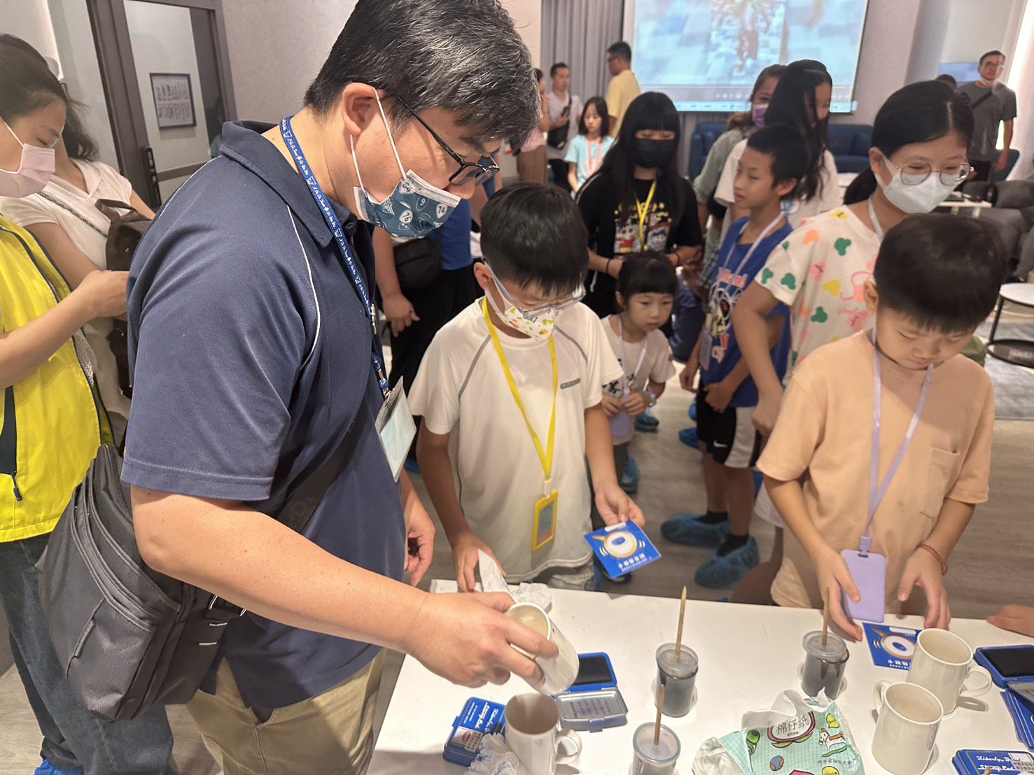 中壢分局創新宣導防詐觀念 攜手牙醫提升青少年自保意識 中壢分局創新宣導防詐觀念 攜手牙醫提升青少年自保意識