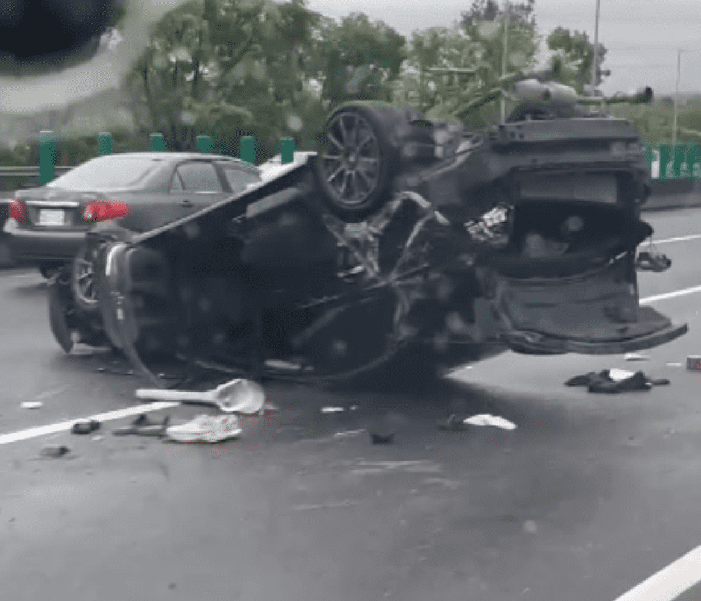國道3號事故！ 　竹崎交流道路段自小客車翻覆兩人受傷