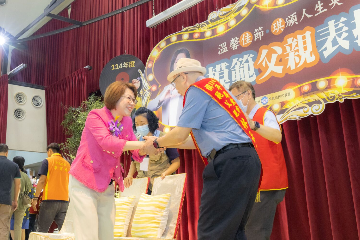真愛無限「父」出  屏東市長周佳琪表揚60位模範父親