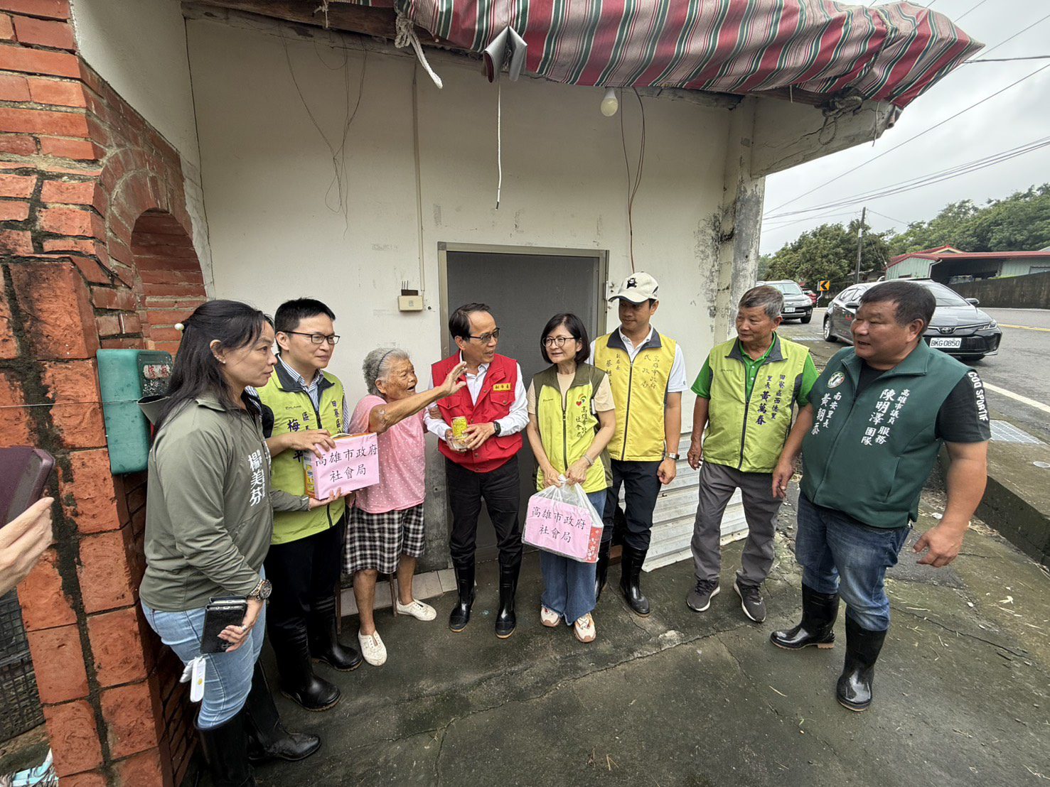 林欽榮副市長率員至旗山、內門及田寮區慰問撤離民眾