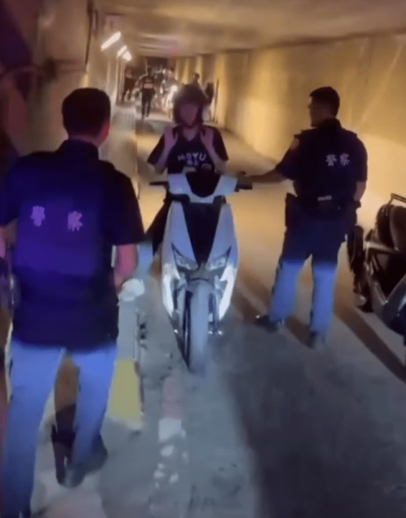 桃警地下道圍堵炸街車！　1名騎士無照駕駛加遮蔽車牌當場噴飛1萬多元