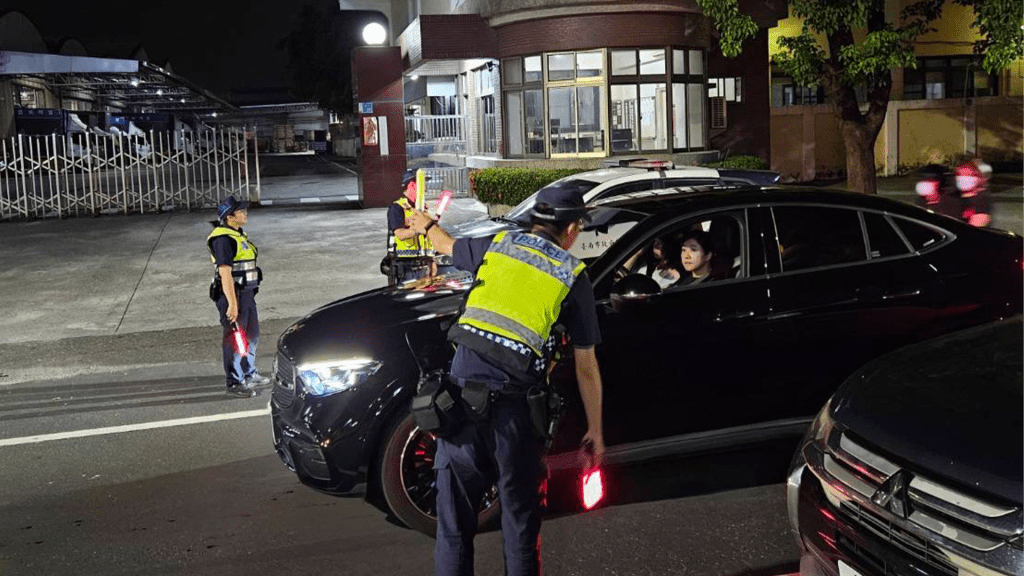獨／台南離職警爆內幕！抓犯人得自費三餐、巡邏車靠贊助、裝備自費　網友全氣炸