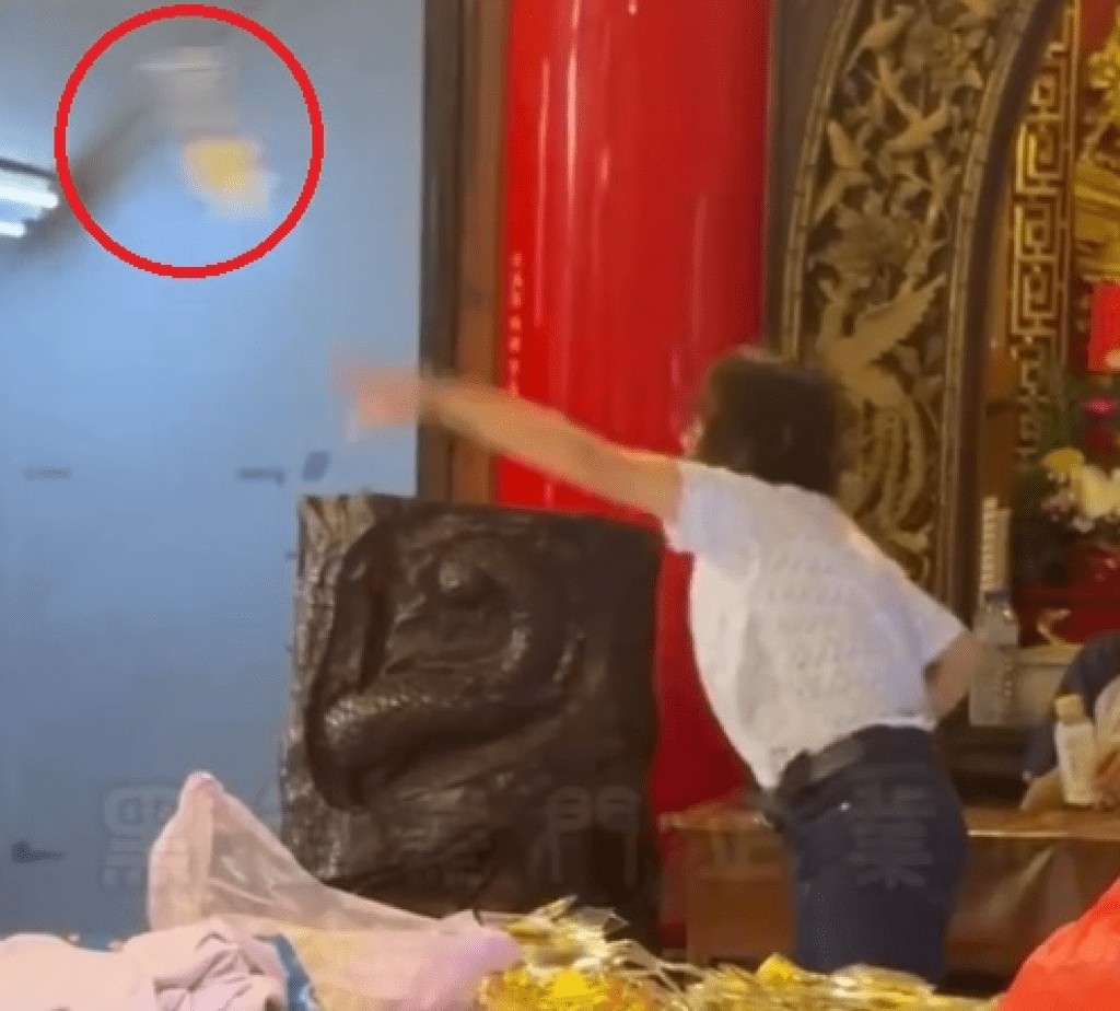 情緒失控婦人大甲鎮瀾宮亂丟保特瓶裝水! 廟方不追究 情緒失控婦人大甲鎮瀾宮亂丟保特瓶裝水! 廟方不追究