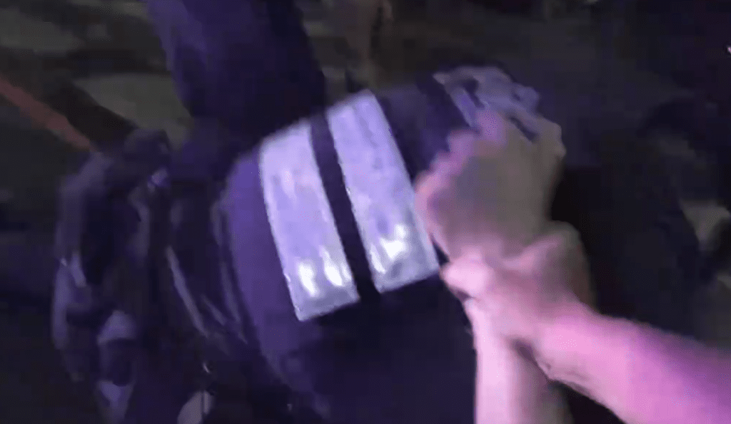 移工酒駕拒檢逃逸釀警車受損警員受傷! 移送法辦最高罰鍰35萬4000元 移工酒駕拒檢逃逸釀警車受損警員受傷! 移送法辦最高罰鍰35萬4000元