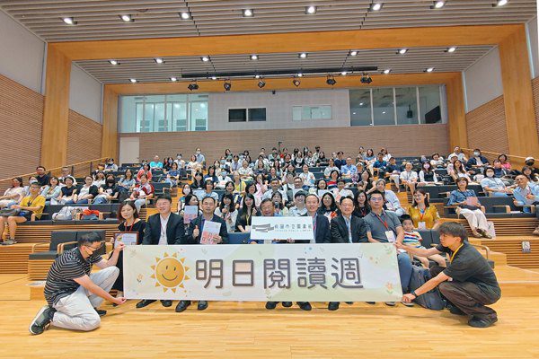 中大舉辦閱讀週 盼更多大人小孩養成閱讀 中大舉辦閱讀週 盼更多大人小孩養成閱讀