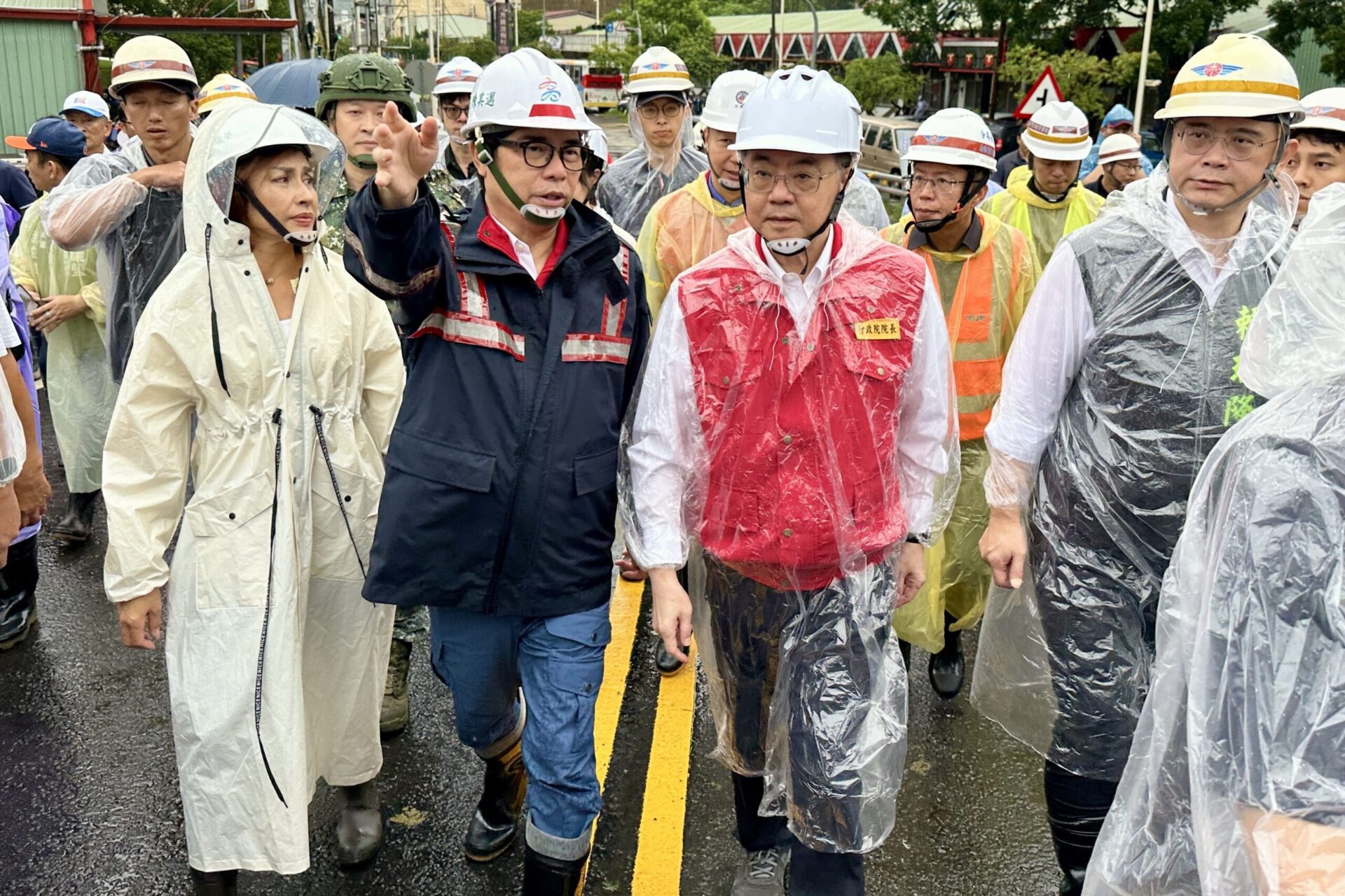 陳其邁陪同行政院長視察六龜山區　盼0728豪雨納入丹娜絲颱風特別條例　加速災區重建腳步