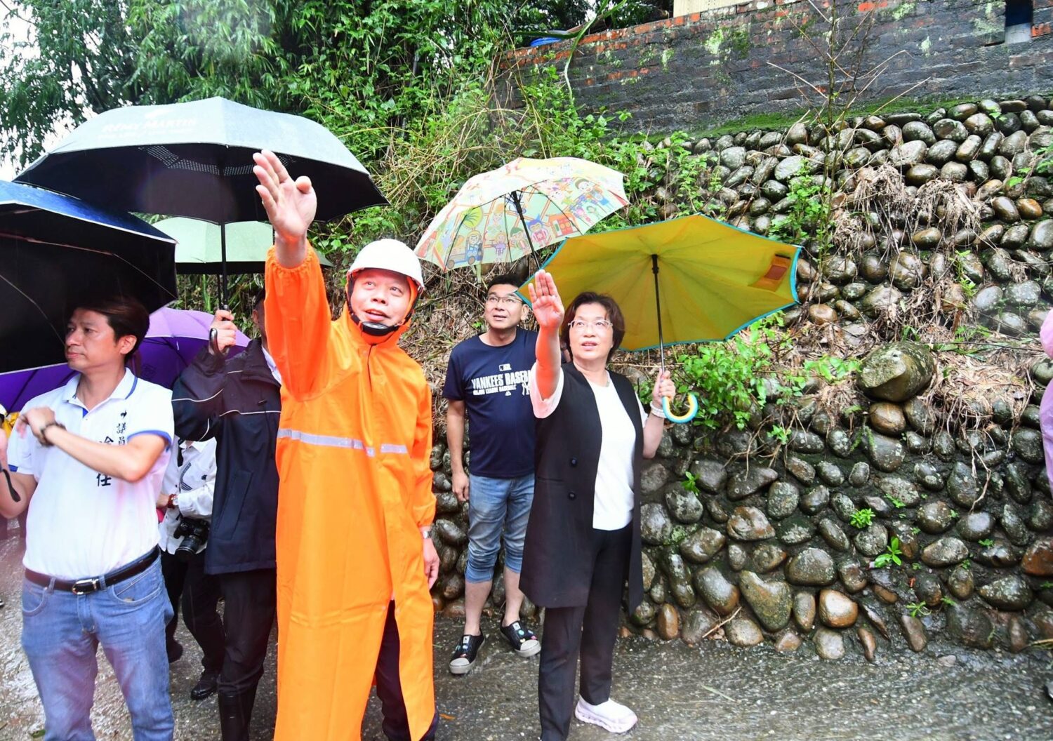 王惠美現勘員林民宅土石坍塌 提供必要協助避免災情擴大 王惠美現勘員林民宅土石坍塌 提供必要協助避免災情擴大
