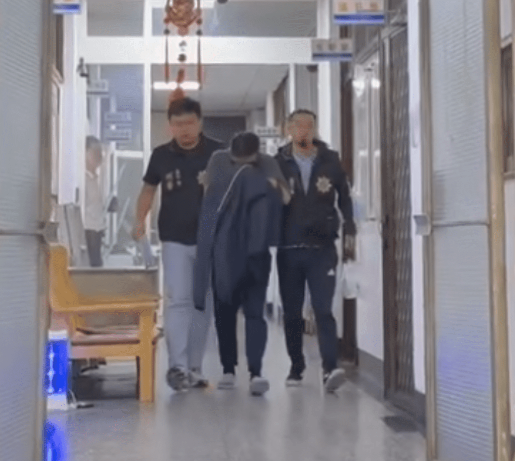 砍死韓國啦隊女神老闆兇嫌移送地檢署　被問「有什麼深仇大恨？」不發一語