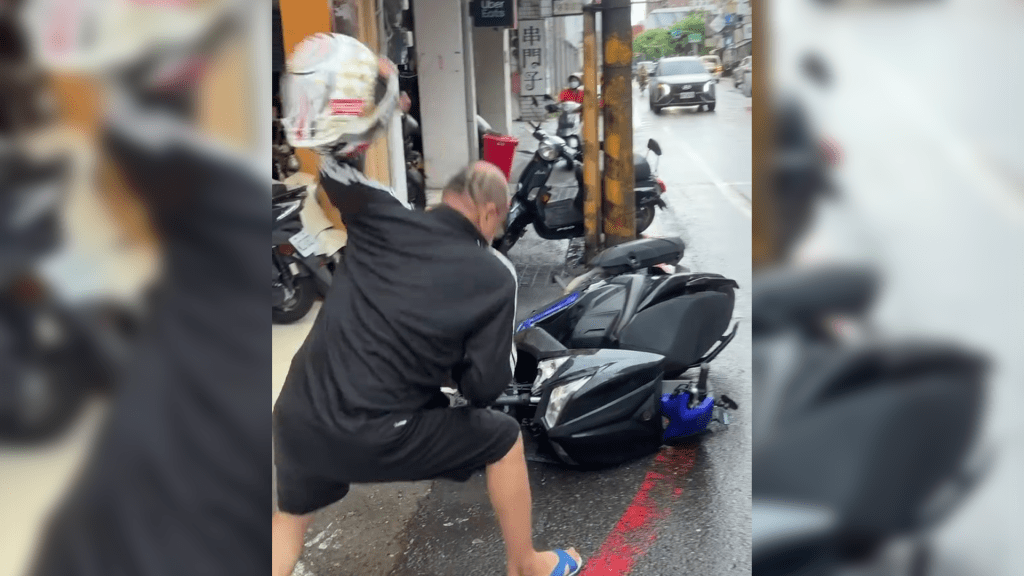 影／疑行車糾紛爆口角！叫囂男狂追騎士…安全帽砸車　雙方互告場面曝