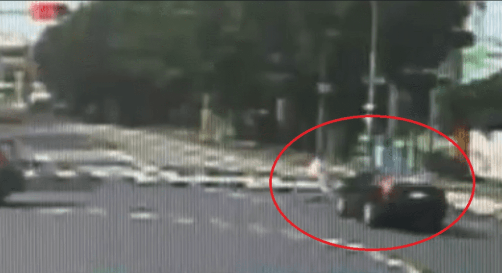 兩輛車都闖紅燈！ 　屏東自小客車腳踏車相撞騎士頭部受傷