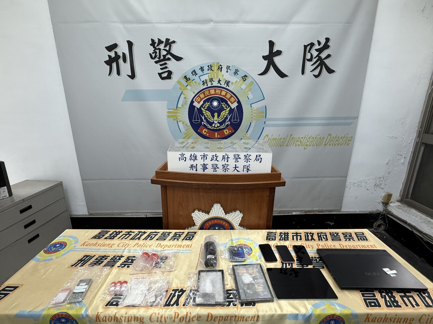 輕豪宅淪毒窟 高市刑大破獲男女共犯出租書房供吸毒