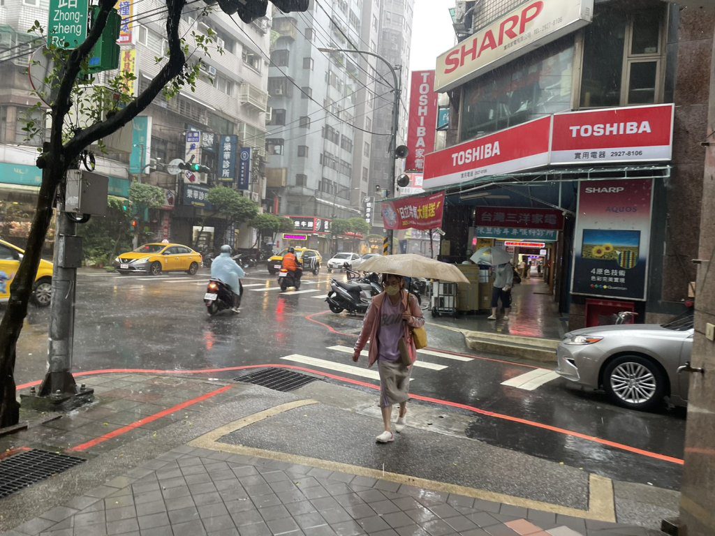 小心午後雨彈！雙北大雷雨警戒　6縣市大雨特報