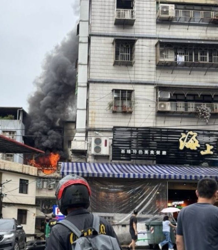 基隆死亡火警！ 　公寓大樓失火1名男子受困3樓陽台喪命