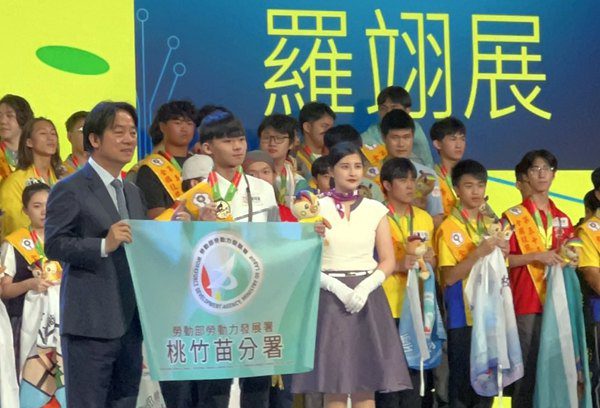 萬能科大同學全國競賽獲佳績 獲獎同學早早為企業青睞 萬能科大同學全國競賽獲佳績 獲獎同學早早為企業青睞