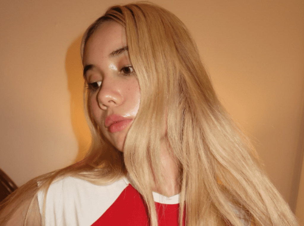 17歲女網紅喊話「18歲當天在OnlyFans開帳號」 三小時內賺進百萬美金抖內 17歲女網紅喊話「18歲當天在OnlyFans開帳號」 三小時內賺進百萬美金抖內