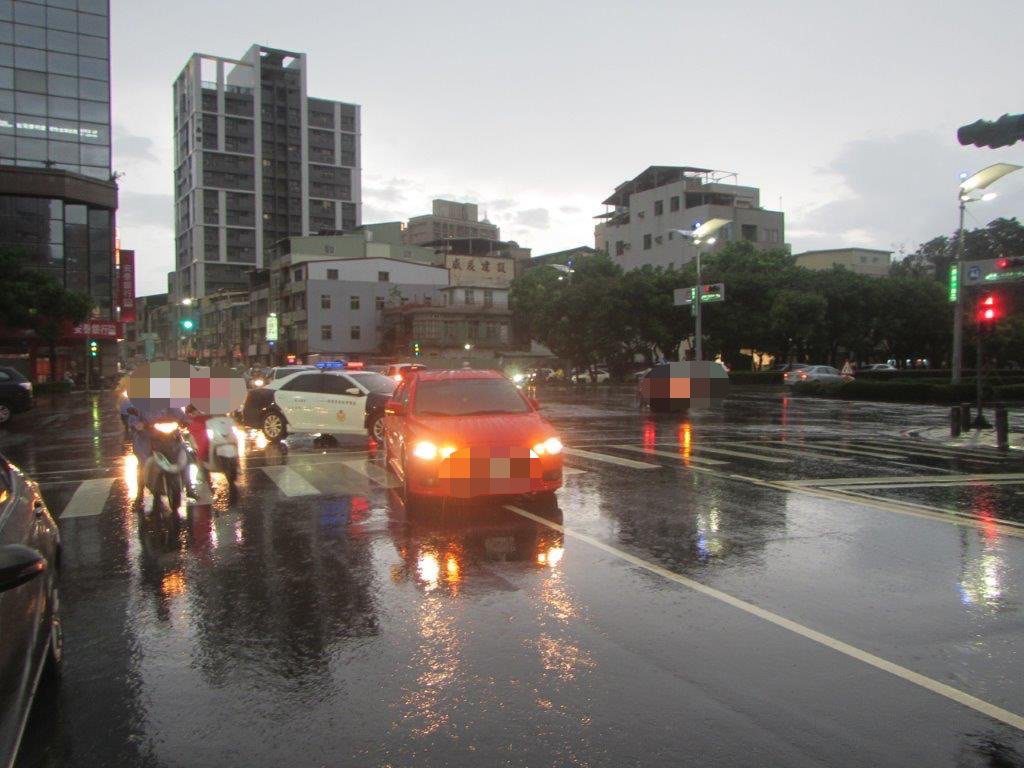 少年行經斑馬線遭車撞 高雄男駕駛酒測為0仍被重罰吊照 少年行經斑馬線遭車撞 高雄男駕駛酒測為0仍被重罰吊照