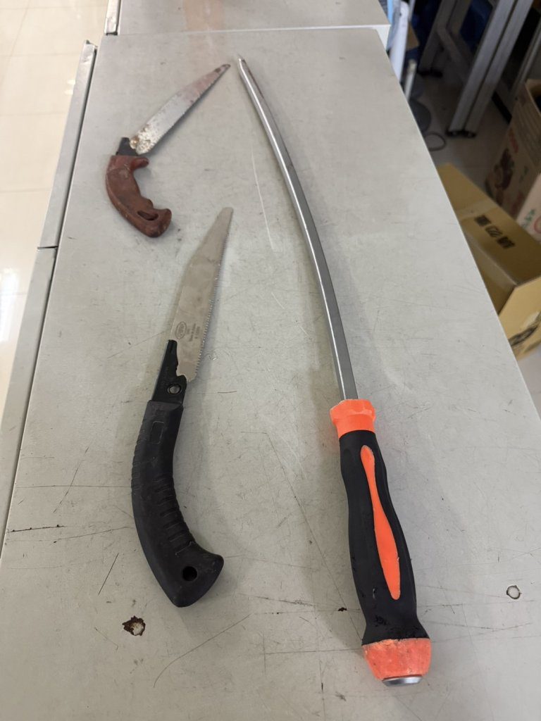 抓到了！台中逼車案兇嫌落網　車內起出鐵條鋸子