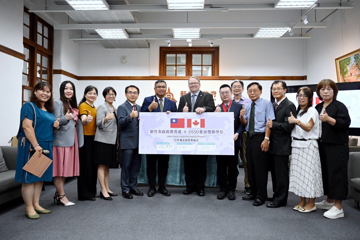 新竹市政府教育處簽訂「OSSD臺加雙聯學制計畫」MOU 數位實驗高中率先導入 打造通往全球百大名校捷徑 新竹市政府教育處簽訂「OSSD臺加雙聯學制計畫」MOU 數位實驗高中率先導入 打造通往全球百大名校捷徑