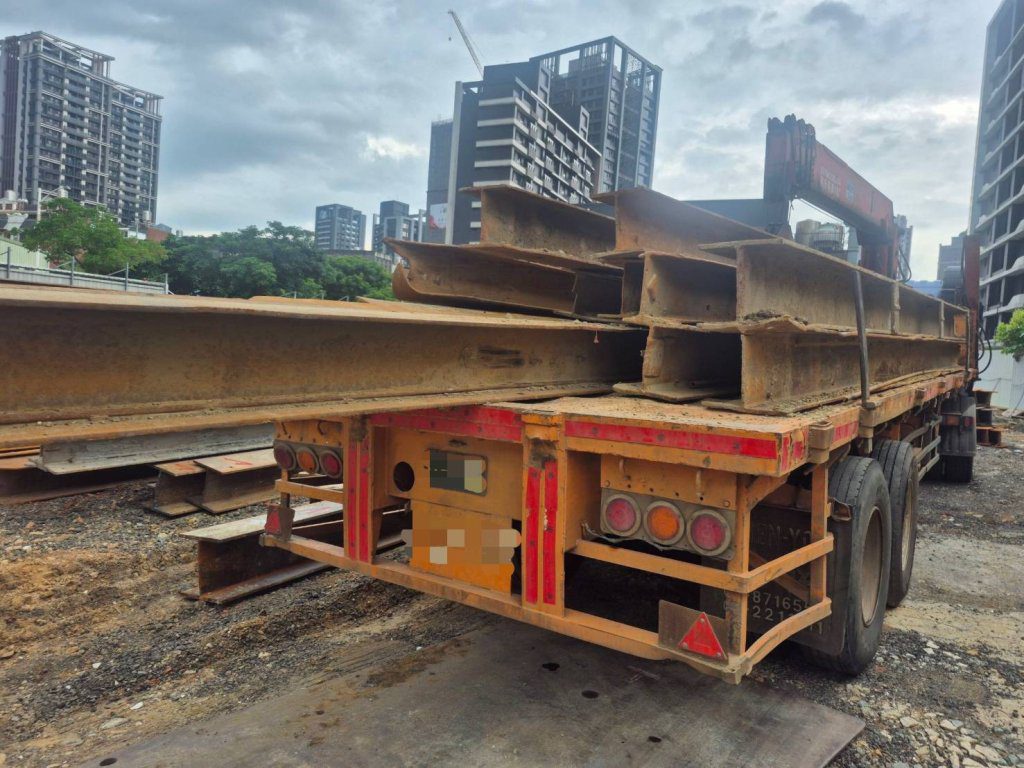 H型鋼掃騎士!大型車轉彎釀驚險事故 桃警:視線死角與內輪差不可輕忽 H型鋼掃騎士!大型車轉彎釀驚險事故 桃警:視線死角與內輪差不可輕忽