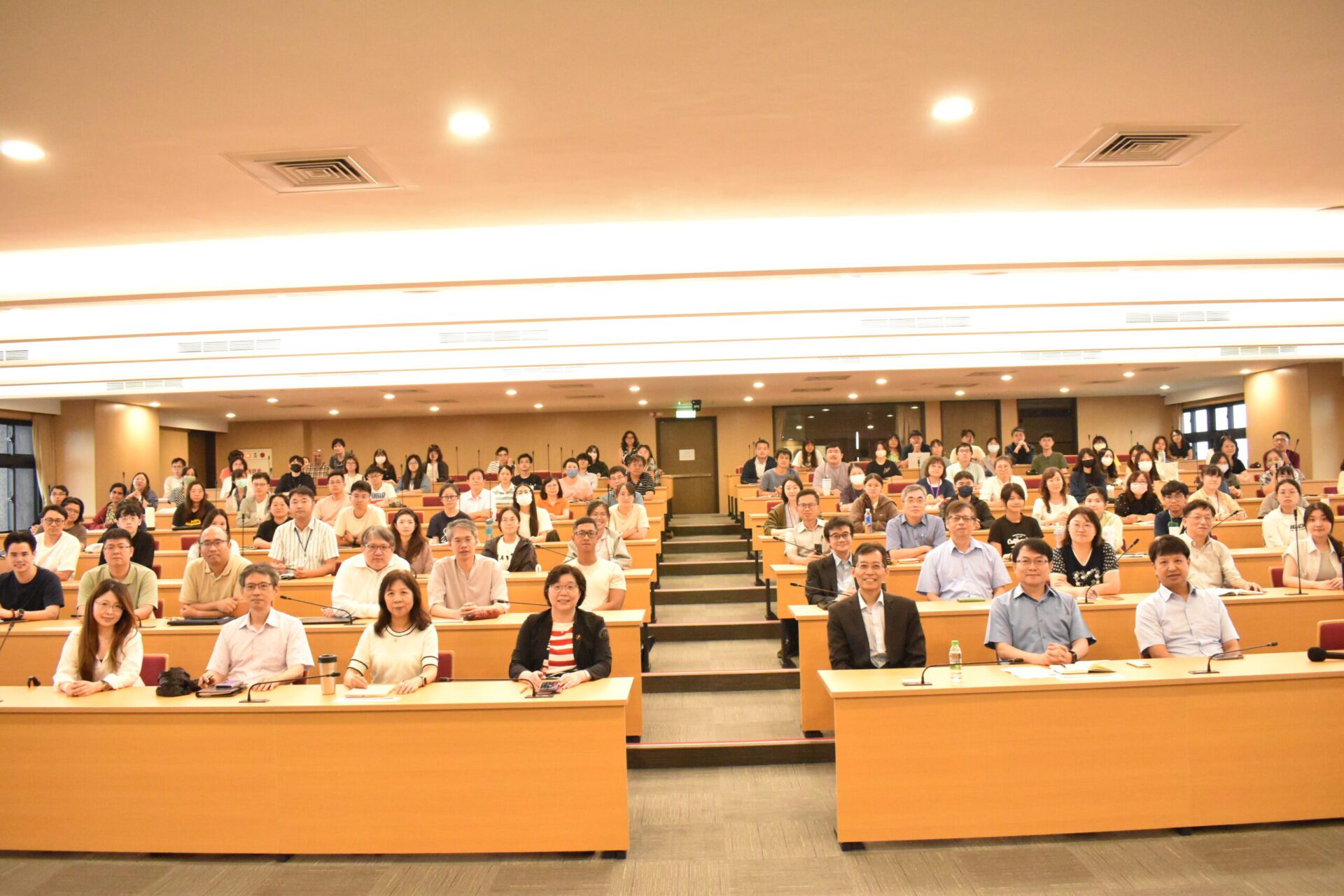 中研院士林慧觀赴長庚科大演講 與師生交流癌療新視角