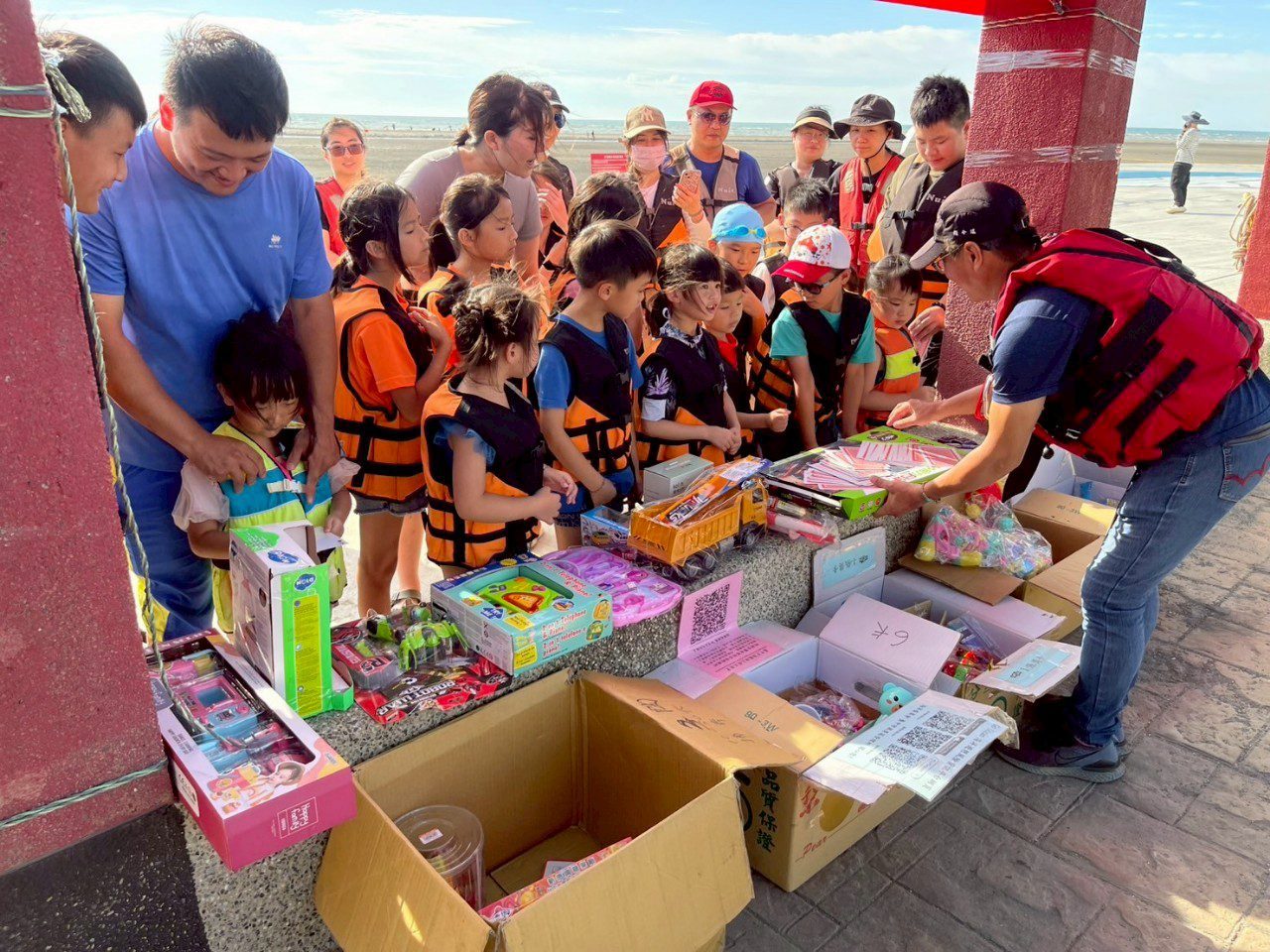 戲水不忘安全　大安濱海樂園防溺宣導民眾熱烈響應