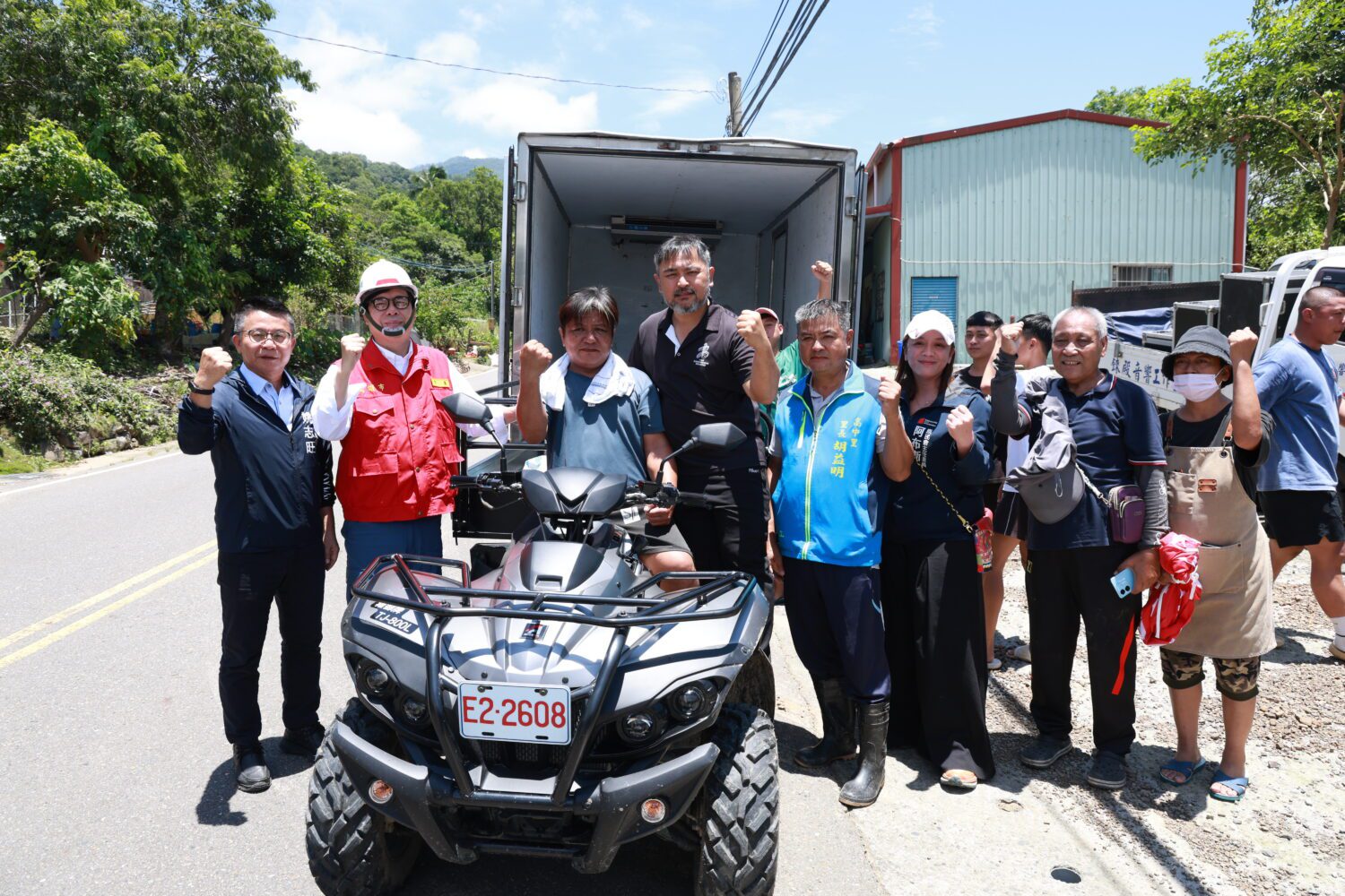 陳其邁親赴桃源區北三里送整豬 三日配送十四里助重建 陳其邁親赴桃源區北三里送整豬 三日配送十四里助重建