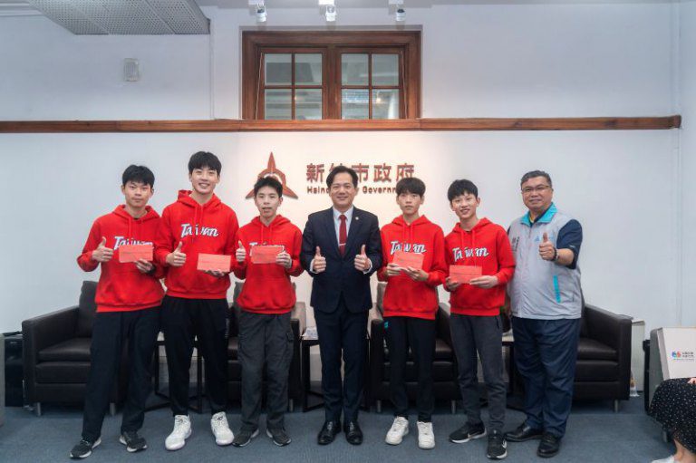 新竹學子組隊勇奪Robofest世界賽冠軍! 邱臣遠肯定讓世界看見台灣創造力 新竹學子組隊勇奪Robofest世界賽冠軍! 邱臣遠肯定讓世界看見台灣創造力