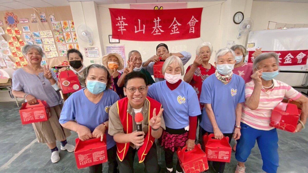 台東縣華山基金會太麻里站15周年慶爺奶跳舞慶豐年