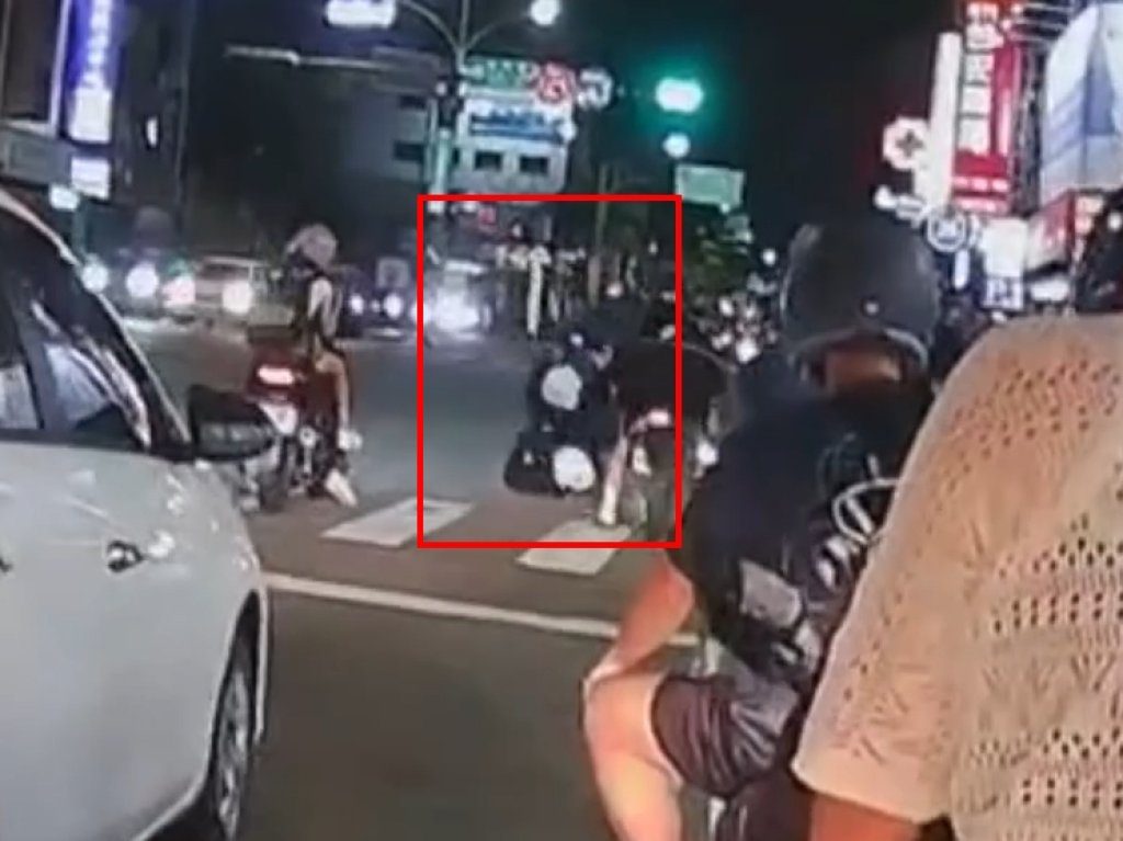 催油門翹孤輪害女友飛摔！台南男大街失控路人傻眼