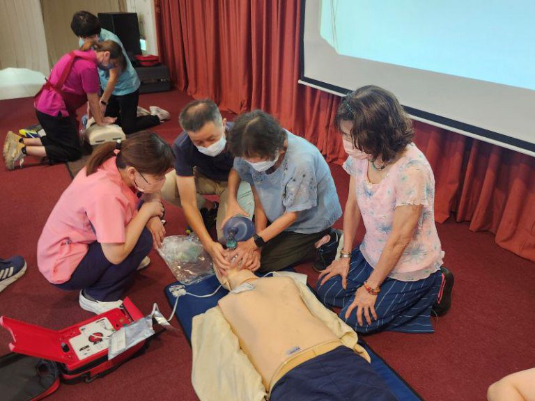 新竹榮家強化緊急應變能力辦理CPR+AED專業急救訓練課程 新竹榮家強化緊急應變能力辦理CPR+AED專業急救訓練課程