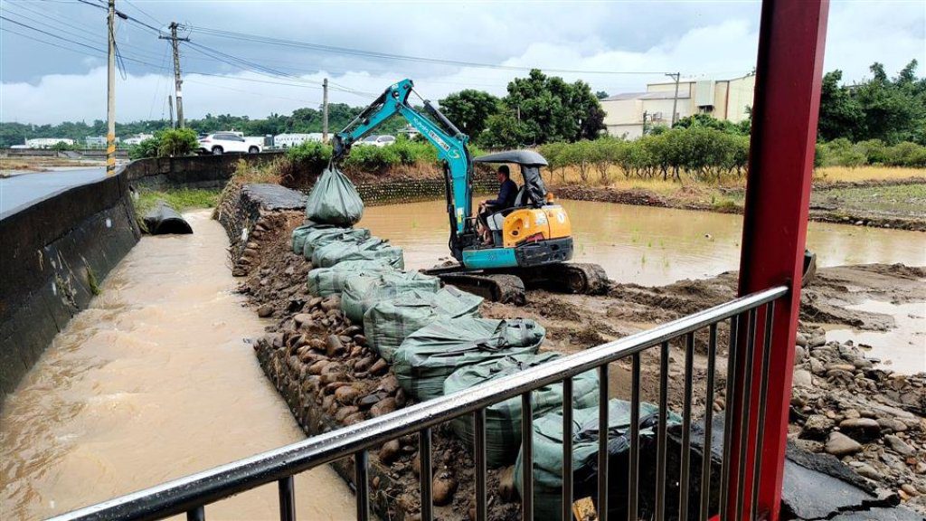 受連日豪雨彰化多處成災 王惠美指示8月底前發包 受連日豪雨彰化多處成災 王惠美指示8月底前發包