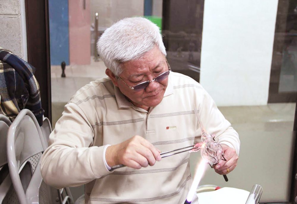 心玻璃工藝傳奇劉瑞典榮退 終身投入只為一技傳世! 心玻璃工藝傳奇劉瑞典榮退 終身投入只為一技傳世!