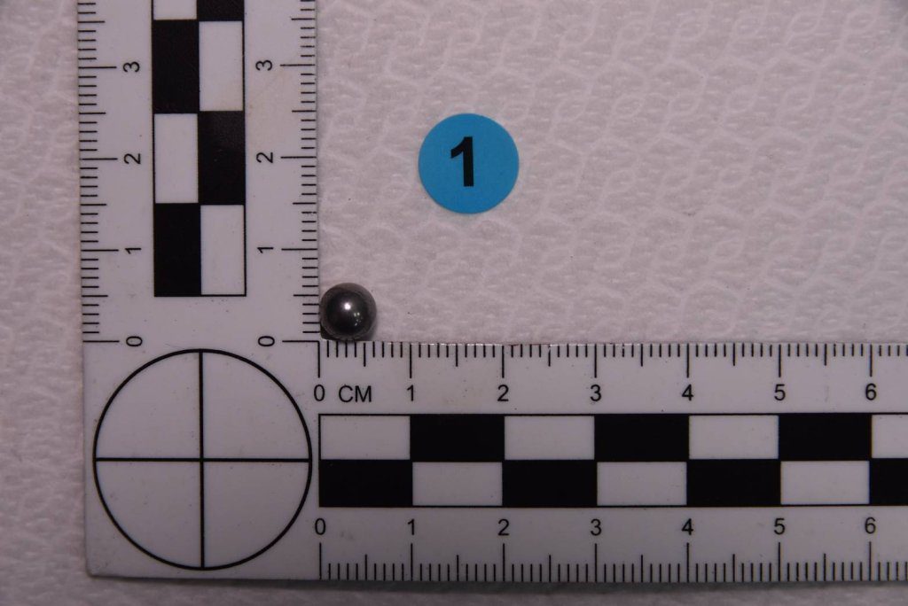 台中烏日社區玻璃接連遭鋼珠射破！警方查獲彈弓男　現場起出證物曝光