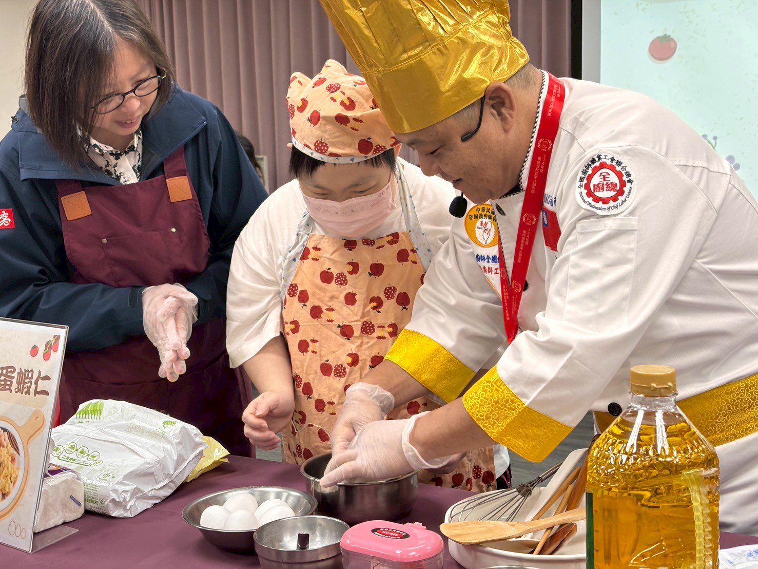 大主廚小跟班 幸福食光飄香   高雄憨兒攜手下廚同樂超有愛
