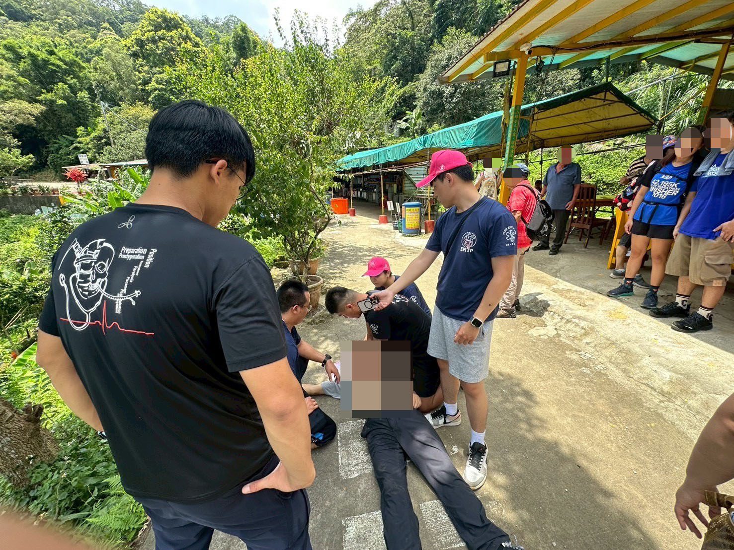 桃園翁爬山突昏迷失去呼吸心跳 7休假消防員路過展開急救行動 桃園翁爬山突昏迷失去呼吸心跳 7休假消防員路過展開急救行動