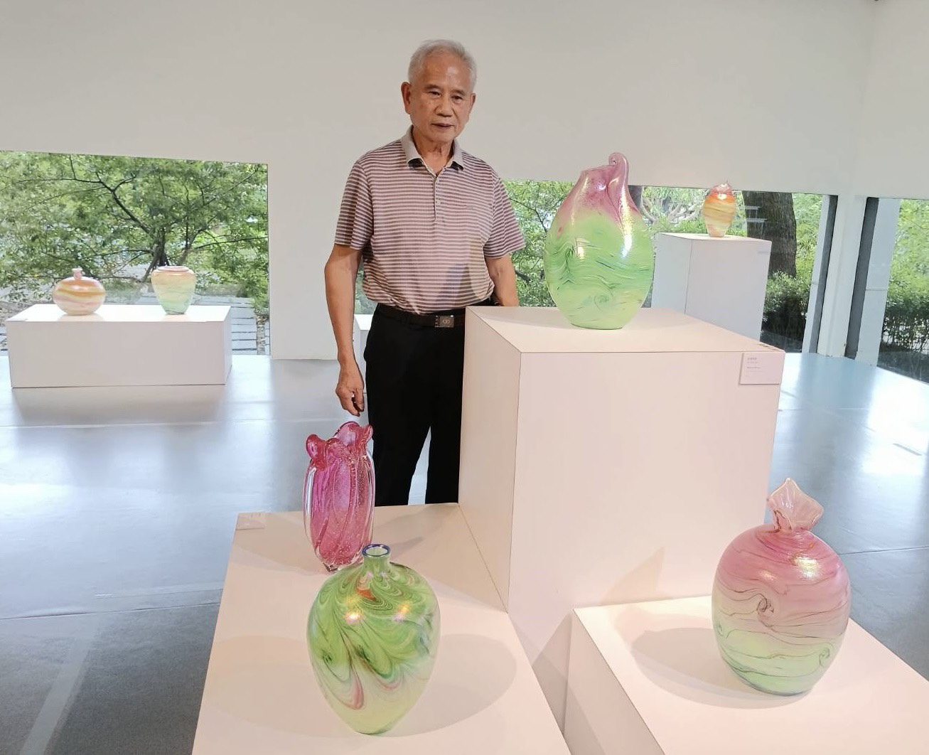 玻璃還原工法創作嚴苛　邱文虎大師個展呈現創作能量