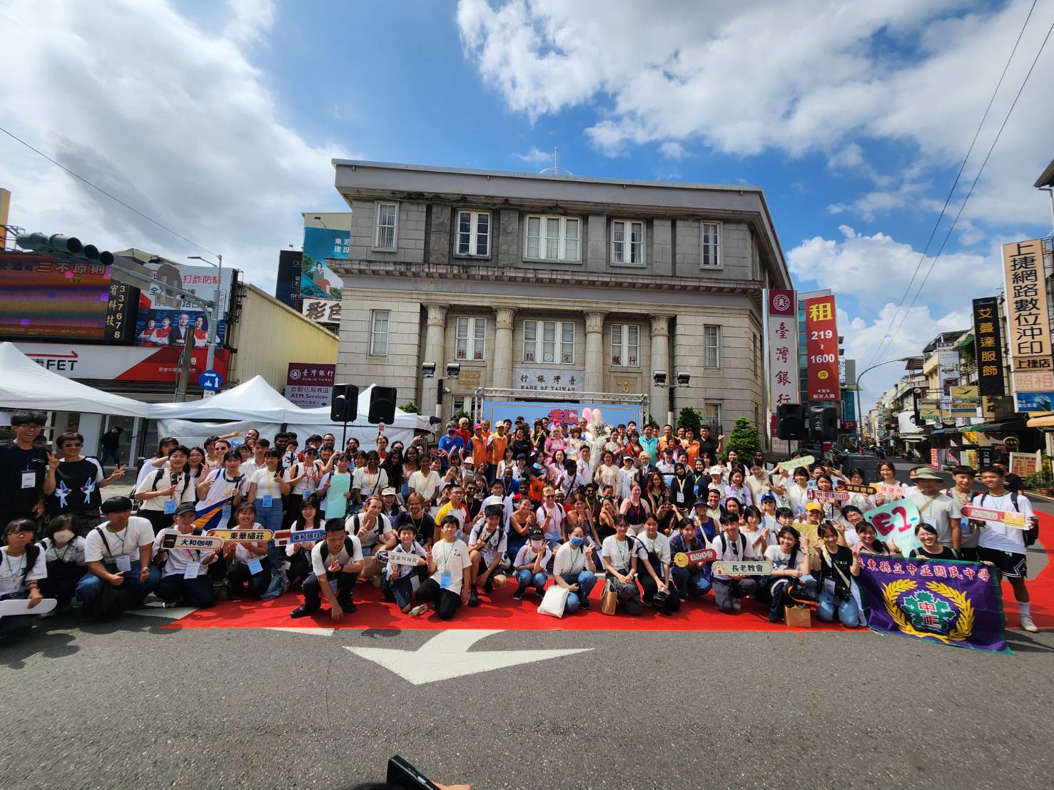 2025屏東國際走讀日  職人Cosplayer齊聚中央商圈 「小小職人走秀活動」充滿歡笑