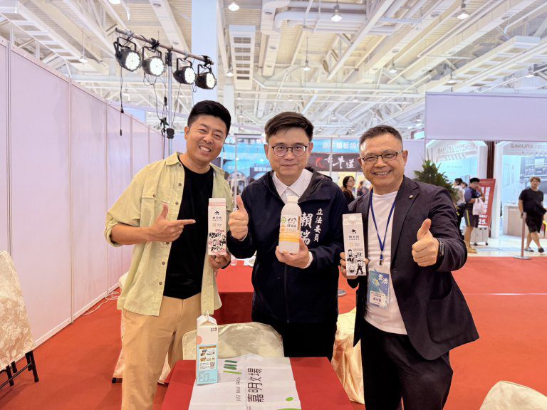 藍綠立委齊力挺　高雄《鮮奶酪農媒合會》攜手連鎖品牌共創國產鮮乳新商機