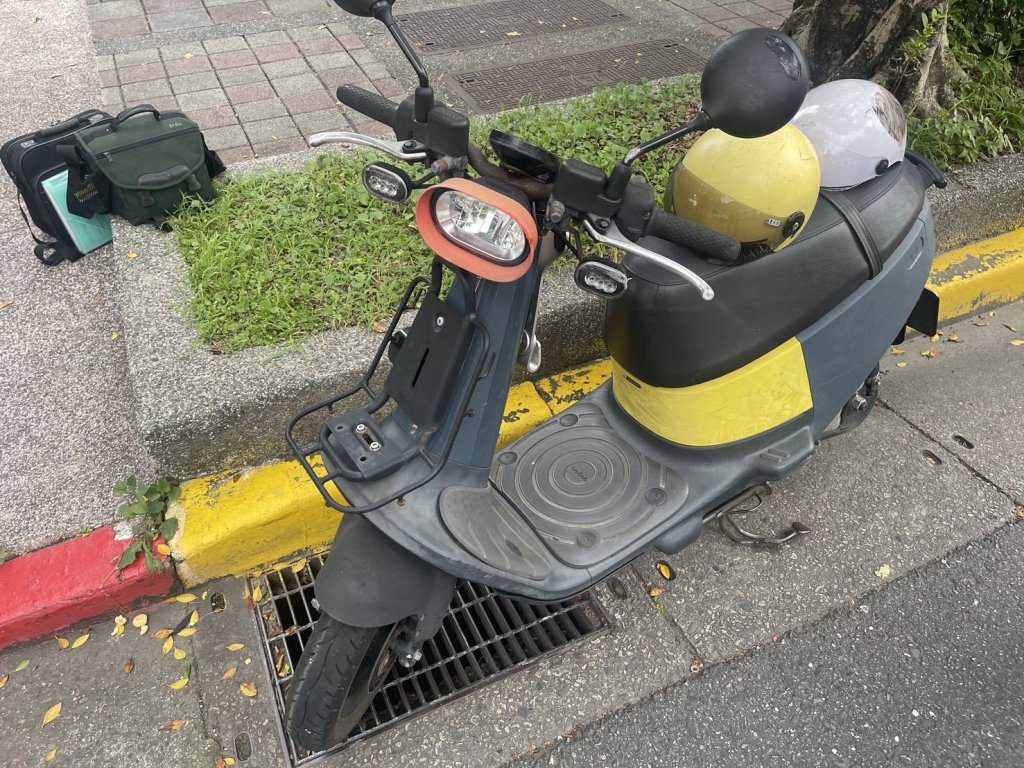 北市內湖好市多旁車禍!騎士意識不清、7歲女兒命危送醫 北市內湖好市多旁車禍!騎士意識不清、7歲女兒命危送醫