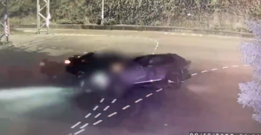 小黃左轉遭賓士猛撞　17歲女乘客「被拋飛車外死亡」