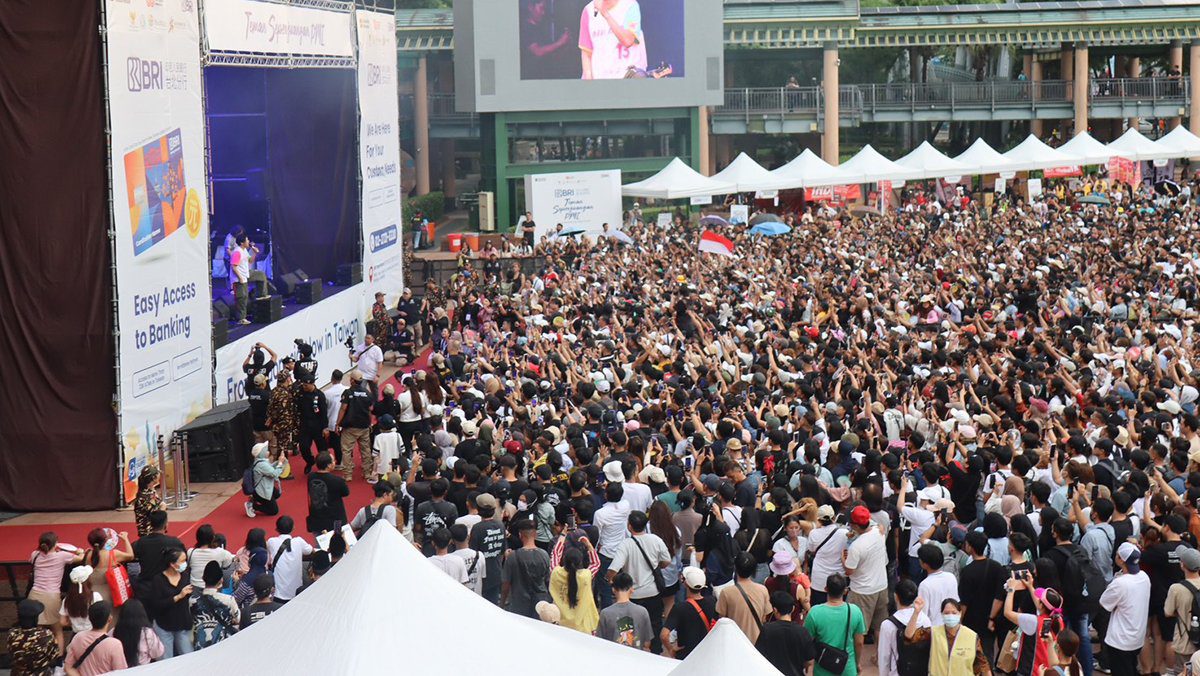 新北市民廣場化身音樂派對 「印尼五月天」帶動萬人熱唱 新北市民廣場化身音樂派對 「印尼五月天」帶動萬人熱唱