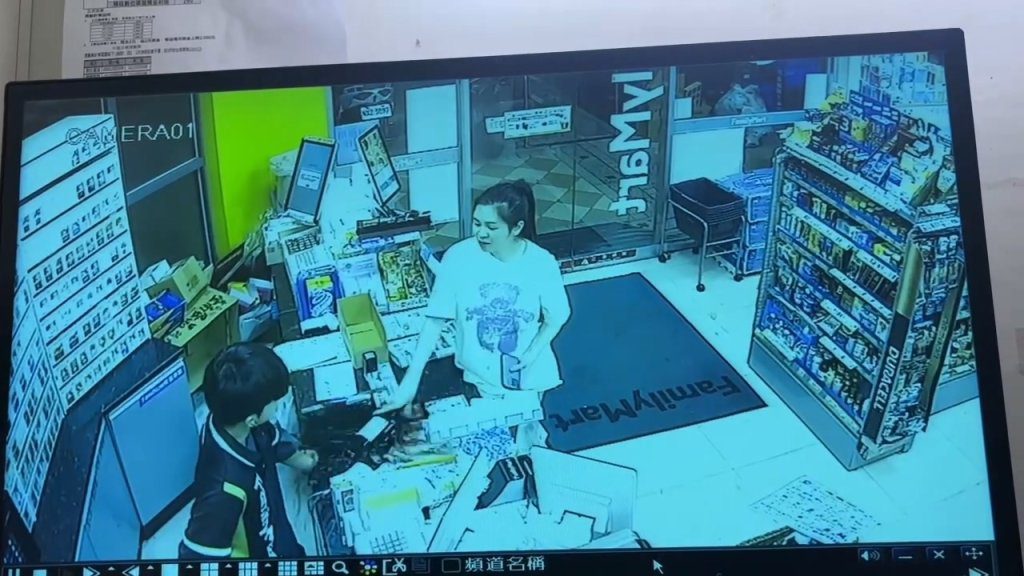 台中女子超商砸酒瓶警方要辦了! 店員左手掌割傷提告傷害警方移送法辦 台中女子超商砸酒瓶警方要辦了! 店員左手掌割傷提告傷害警方移送法辦