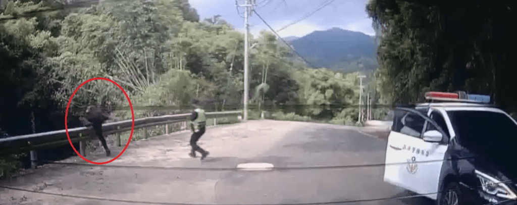 抓到了!苗栗連闖兩紅燈撞死機車騎士棄車逃逸 毒品通緝犯逃亡兩天落網 抓到了!苗栗連闖兩紅燈撞死機車騎士棄車逃逸 毒品通緝犯逃亡兩天落網