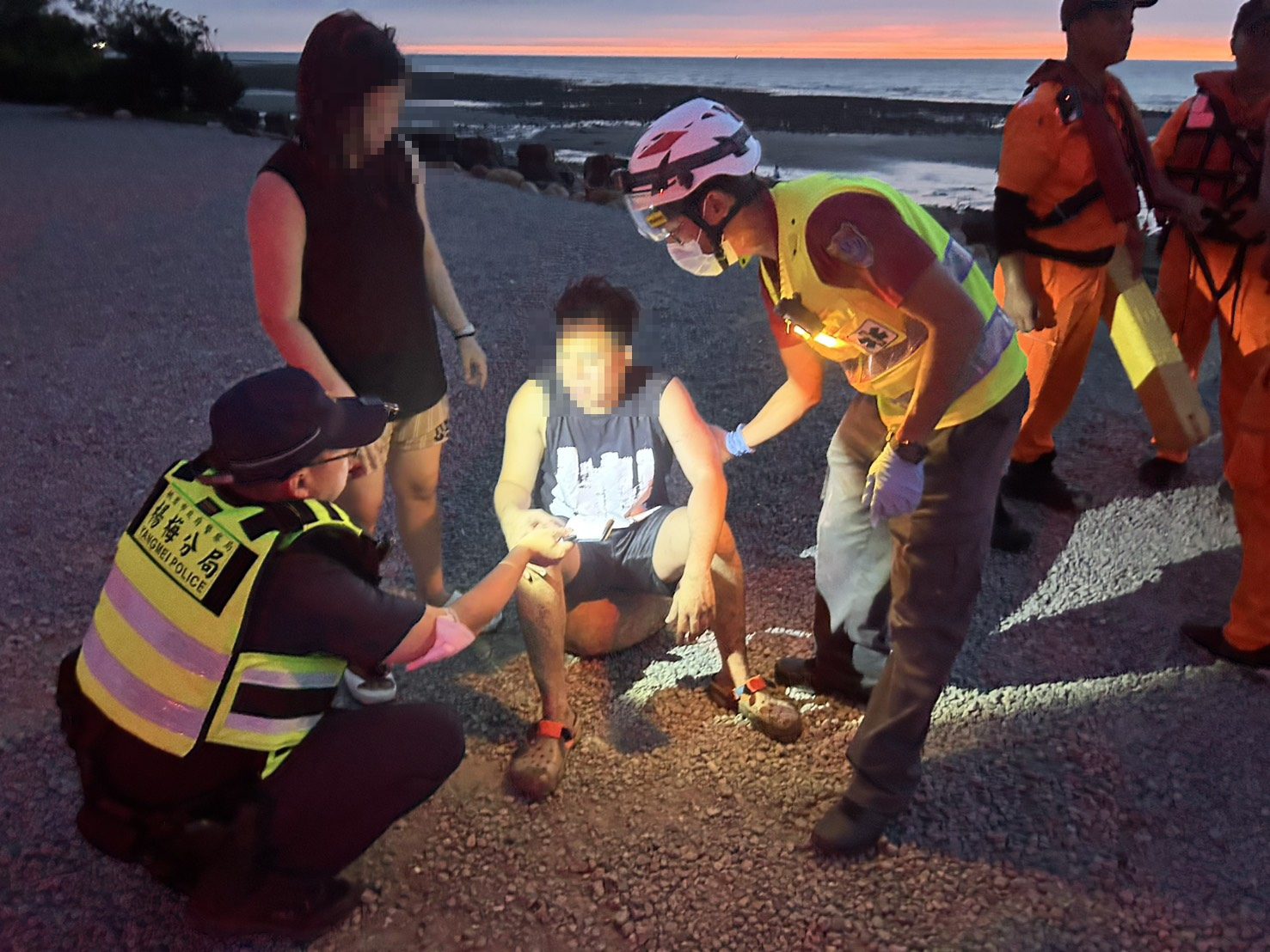 闖「禁止戲水」新屋漂流木公園 移工溺水獲救 闖「禁止戲水」新屋漂流木公園 移工溺水獲救
