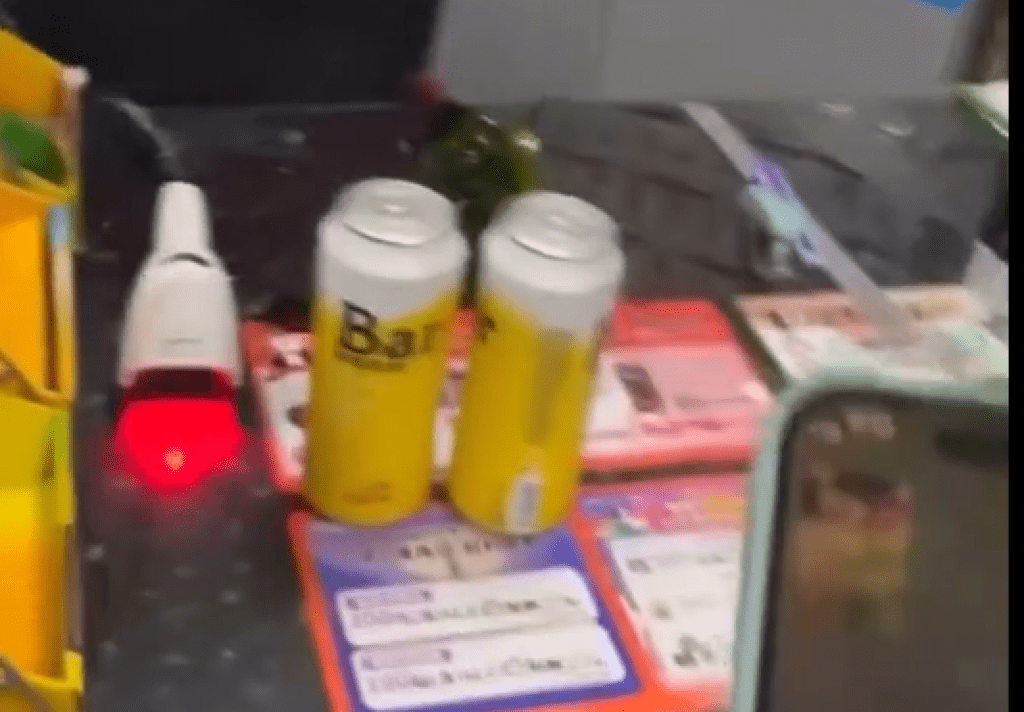 影／砸酒瓶噴店員一身啤酒！當事女IG疑曝光　自拍事發影片喊「作為服務業這樣OK嗎」