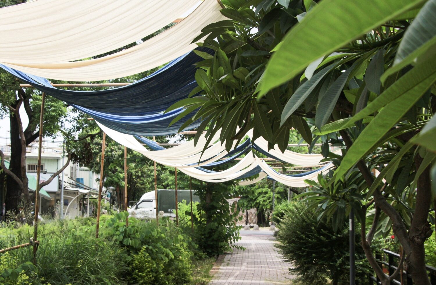 30攤品牌市集齊聚曹公圳畔 鳳山中華街商圈「藍脈流光」三大展區8月9日開展!